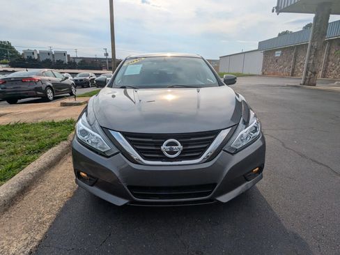 Used 2016 Nissan Altima 2.5 SV w/ Convenience Package FWD image 2