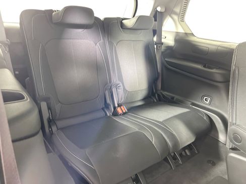 Used 2023 Jeep Grand Cherokee L Laredo image 25