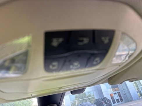 Used 2020 Chrysler Pacifica Touring-L FWD image 25