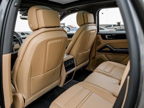 Used 2020 Porsche Cayenne image 39