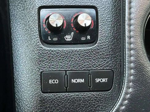 Used 2013 Toyota Avalon XLE image 34