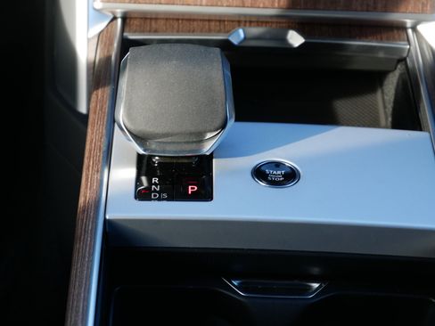 New 2025 Land Rover Range Rover SE image 8