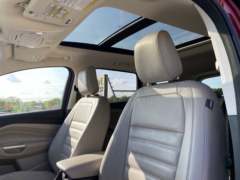 Used 2019 Ford Escape Titanium image 11