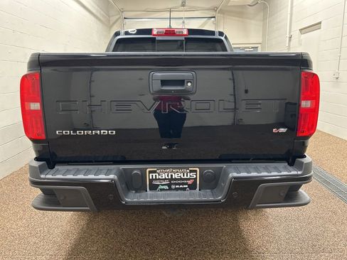 Used 2021 Chevrolet Colorado Z71 w/ Z71 Midnight Edition AWD/4WD image 3