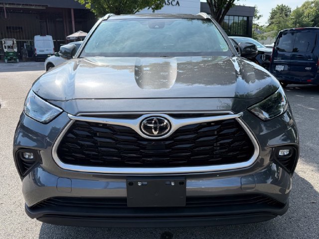 Used 2023 Toyota Highlander XLE AWD/4WD image 3