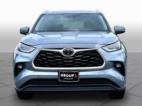 Used 2024 Toyota Highlander XLE AWD/4WD image 4