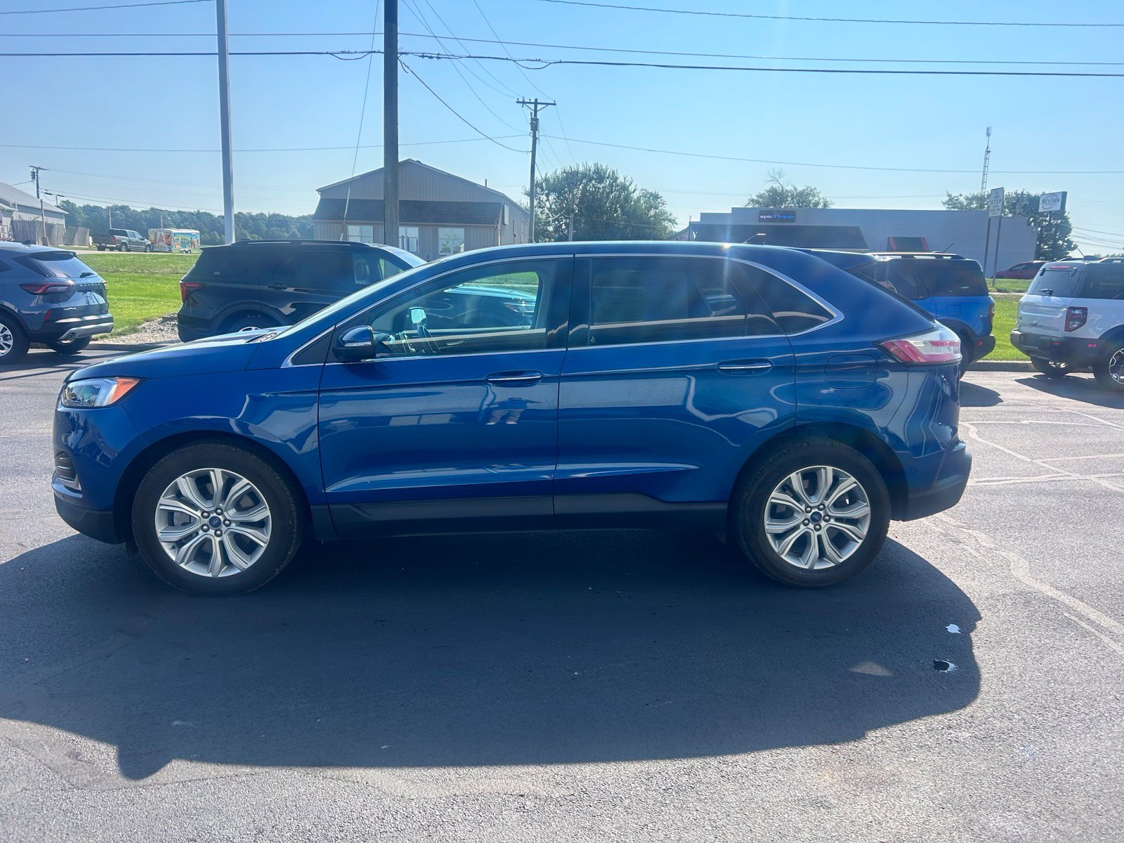 Used 2022 Ford Edge Titanium w/ Equipment Group 301A AWD/4WD image 4
