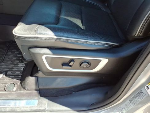 Used 2019 RAM 1500 Laramie AWD/4WD image 5