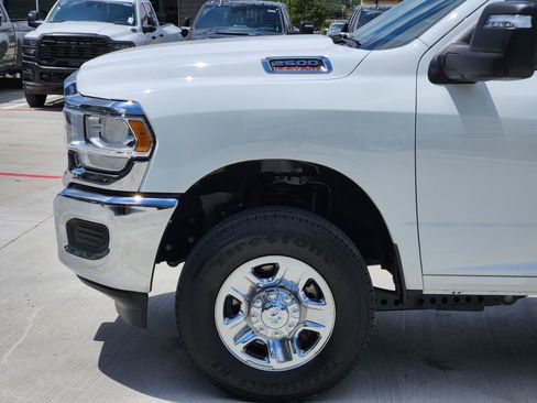 Used 2024 RAM 2500 Tradesman w/ Chrome Appearance Group AWD/4WD image 10