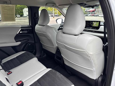 Used 2025 Mitsubishi Outlander SE AWD/4WD image 27