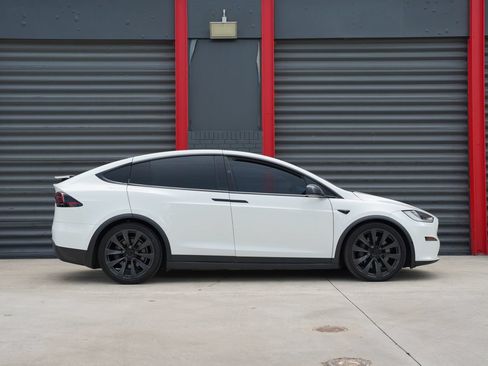 Used 2023 Tesla Model X AWD/4WD image 4
