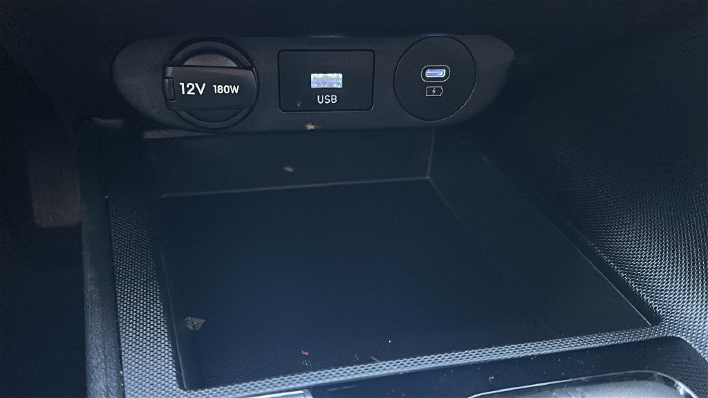 Used 2024 Hyundai Elantra SE FWD image 25