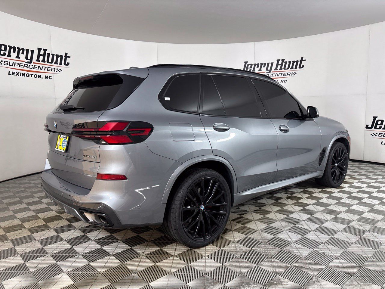 Used 2025 BMW X5 sDrive40i w/ M Sport Package RWD image 4