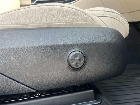 Certified 2025 Mercedes-Benz GLC 300 image 23