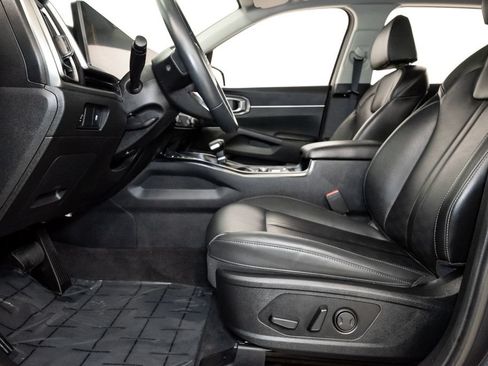 Used 2024 Kia Sorento S w/ Panoramic Sunroof Package FWD image 13