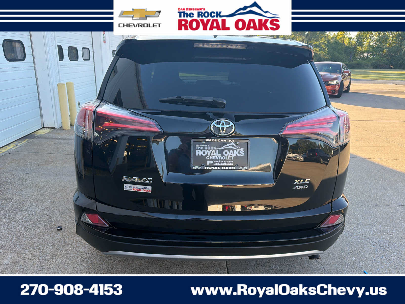 Used 2018 Toyota RAV4 XLE AWD/4WD image 4