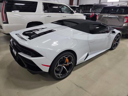 Used 2024 Lamborghini Huracan EVO image 8