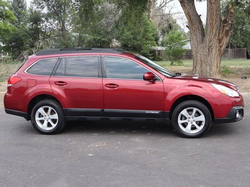 Used 2014 Subaru Outback 2.5i Premium AWD/4WD image 3