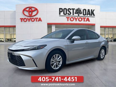 Used 2025 Toyota Camry LE FWD image 3