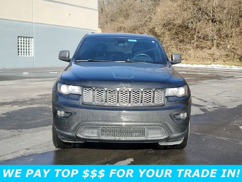 Used 2017 Jeep Grand Cherokee Altitude image 2
