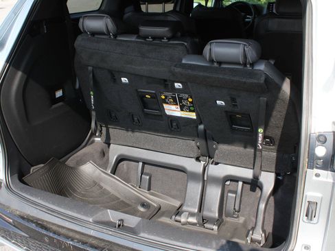 Used 2022 Toyota Sienna XSE w/ XSE Plus Package AWD/4WD image 8