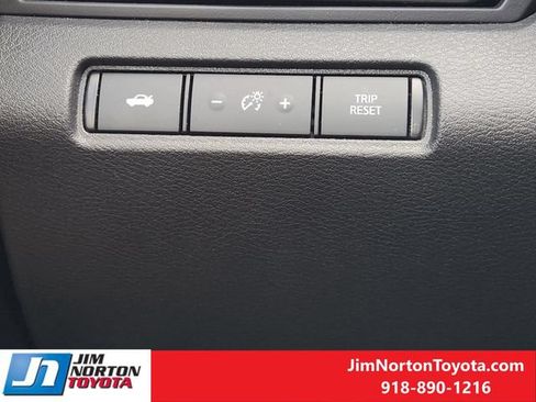 Used 2024 Nissan Altima 2.5 SV FWD image 23