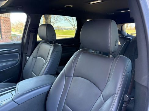 Used 2024 Buick Enclave Premium image 26