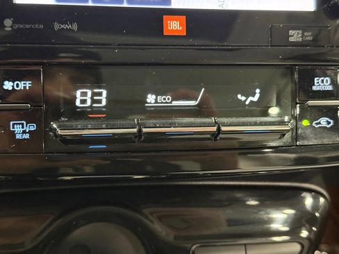 Used 2017 Toyota Prius Four w/ Premium Convenience Package image 33