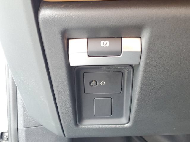Used 2022 Land Rover Defender 90 X AWD/4WD image 16