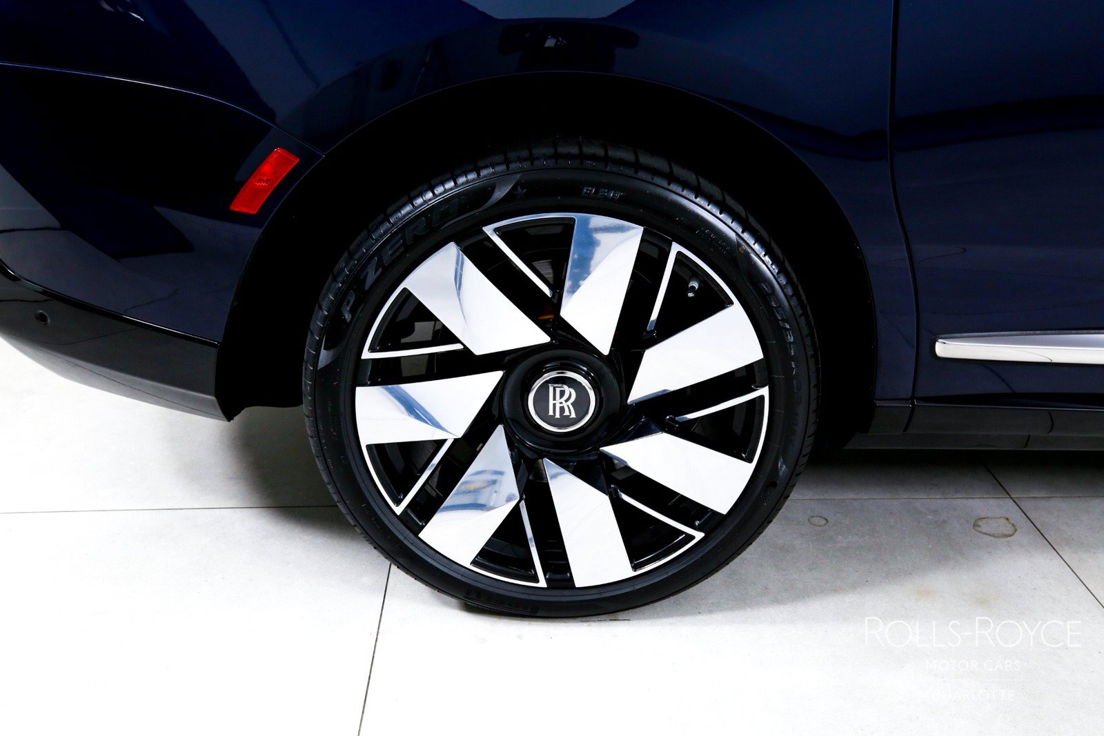 Certified 2025 Rolls-Royce Cullinan AWD/4WD image 43