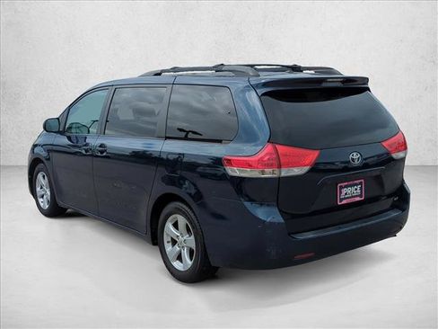 Used 2011 Toyota Sienna LE w/ Towing Pkg FWD image 5
