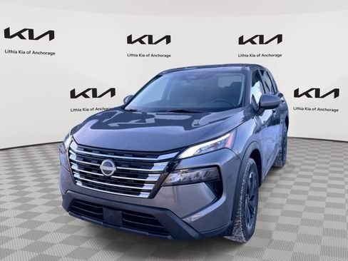 Used 2024 Nissan Rogue SV image 1