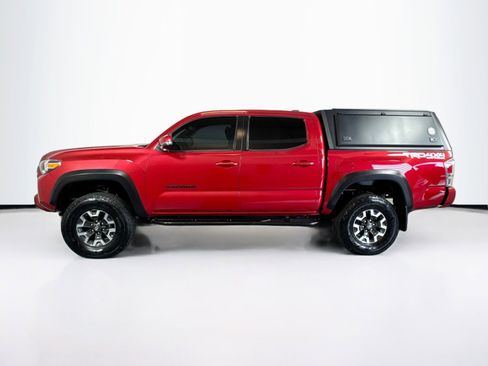 Used 2020 Toyota Tacoma TRD Off-Road image 2