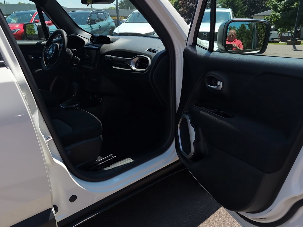 Used 2021 Jeep Renegade Latitude w/ Luxury Group II AWD/4WD image 6