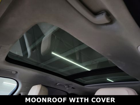 Used 2020 Jaguar F-PACE Premium image 16