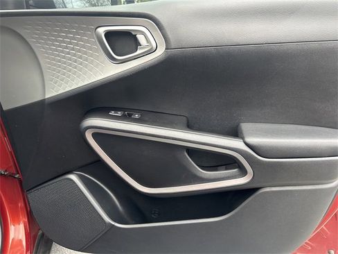 Certified 2022 Kia Soul LX image 10