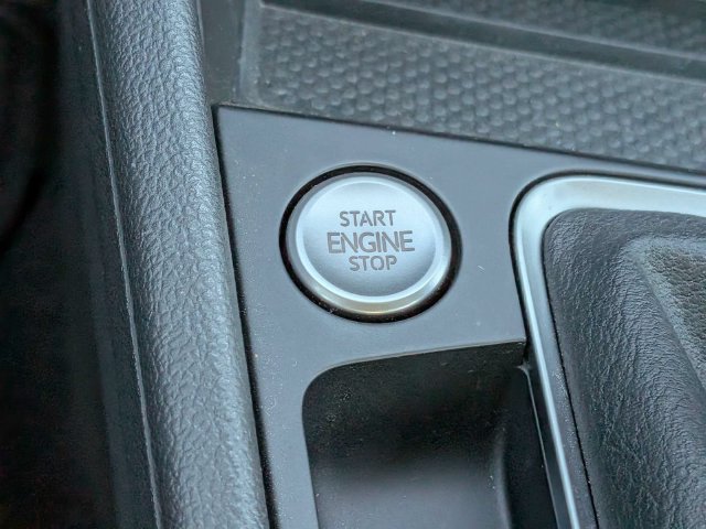 Certified 2025 Volkswagen Jetta SEL FWD image 29