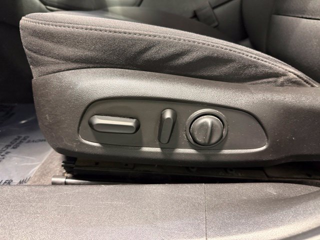 Used 2017 Chevrolet Malibu LT FWD image 12