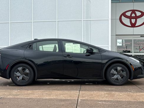 Used 2024 Toyota Prius LE image 3
