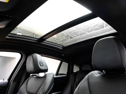 Used 2024 BMW X4 xDrive30i image 5