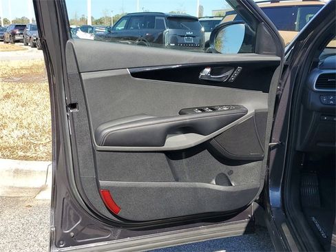 Used 2019 Kia Sorento SX image 16