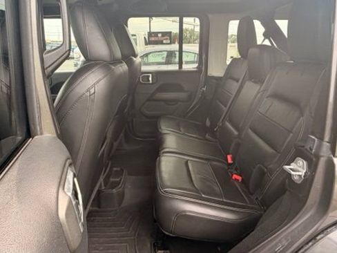 Used 2018 Jeep Wrangler Unlimited Sahara AWD/4WD image 12