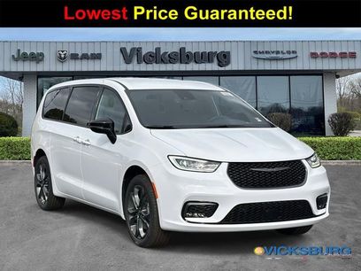 New 2026 Chrysler Pacifica Select