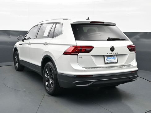 Used 2023 Volkswagen Tiguan SE w/ Panoramic Sunroof Package FWD image 6