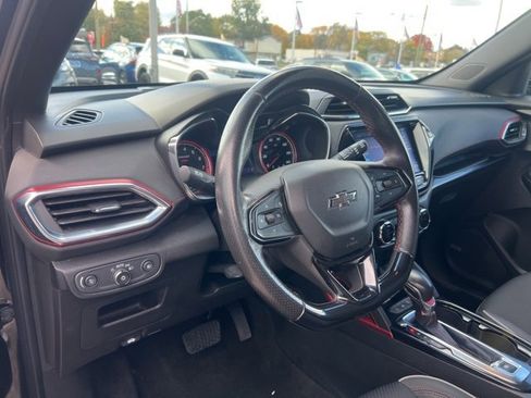 Used 2021 Chevrolet TrailBlazer RS w/ Technology Package image 5