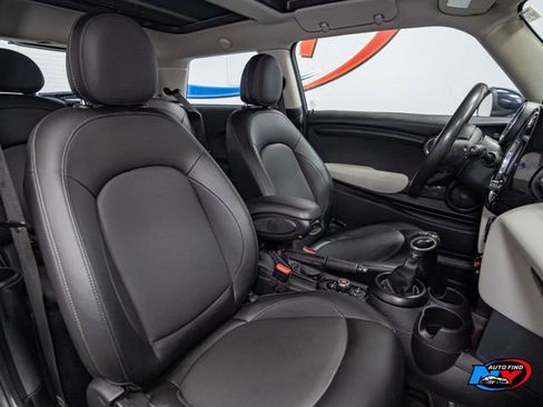 Used 2017 MINI Cooper 2-Door Hardtop image 21
