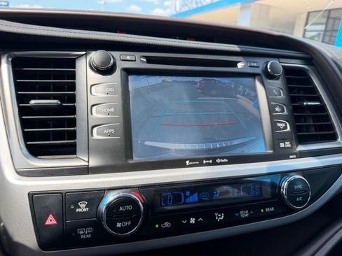 Used 2018 Toyota Highlander XLE AWD/4WD image 26