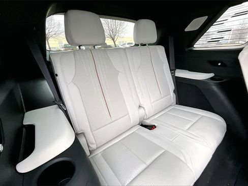 Used 2026 Cadillac Vistiq Luxury image 33