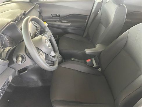 New 2025 Nissan Kicks Play S image 9