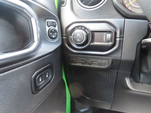 Used 2025 Jeep Gladiator Rubicon AWD/4WD image 33